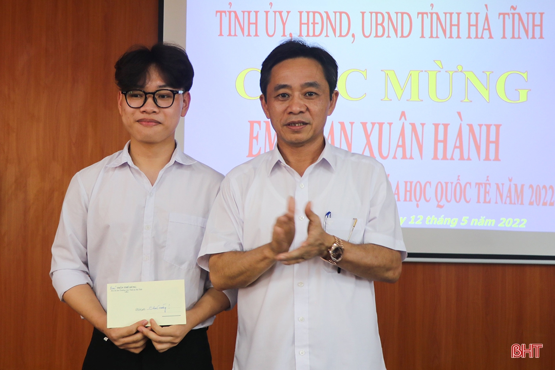 Lãnh đạo tỉnh chúc mừng học sinh Hà Tĩnh tham dự Kỳ thi Olympic Hóa học Quốc tế năm 2022
