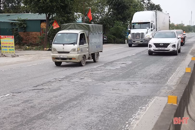 Hà Tĩnh: Quốc lộ 1 lại bong tróc, hằn lún, tiềm ẩn tai nạn giao thông