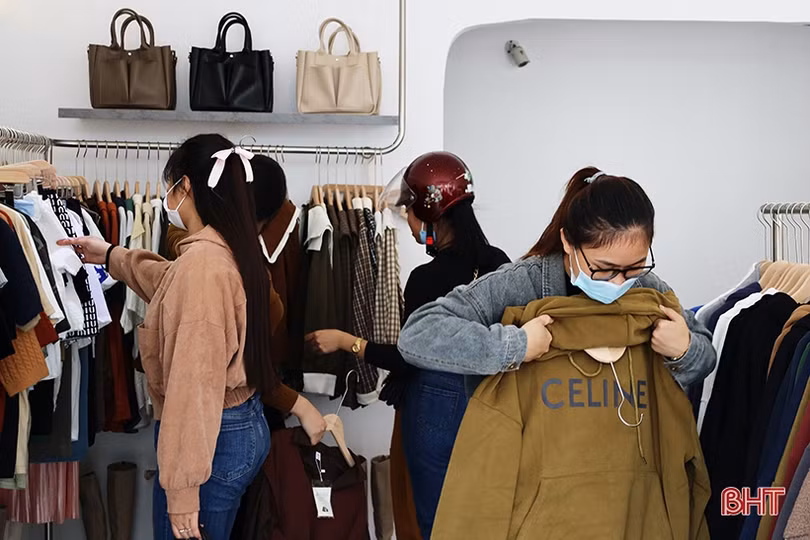 Linh hoạt thu hút khách ghé cửa hàng đồ thu đông