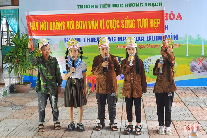 Học sinh Hương Khê thi tài phòng tránh tai nạn bom mìn
