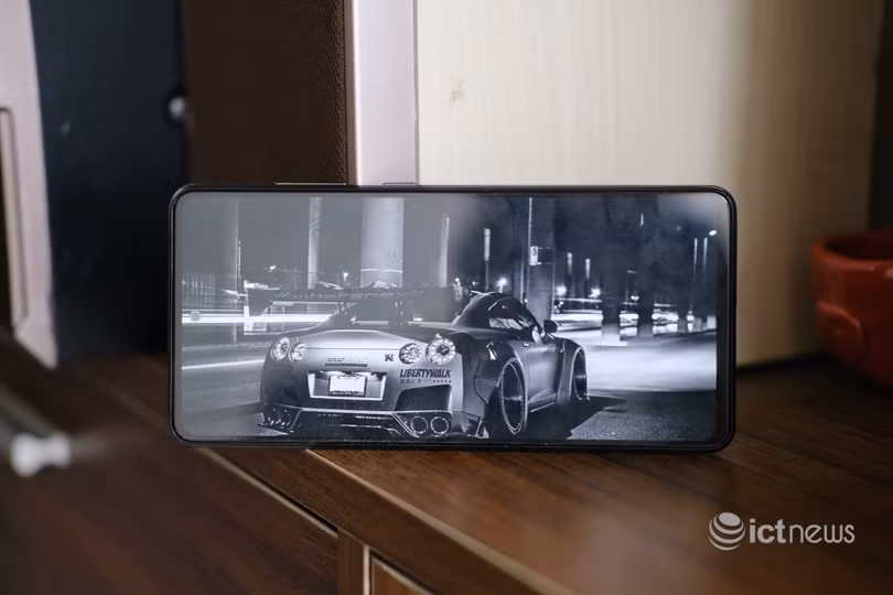 Mở hộp Galaxy A52s: Thêm một lựa chọn smartphone tầm trung