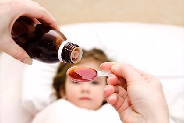 Cảm lạnh và cúm mùa ở trẻ: Phân biệt và dùng thuốc như thế nào?