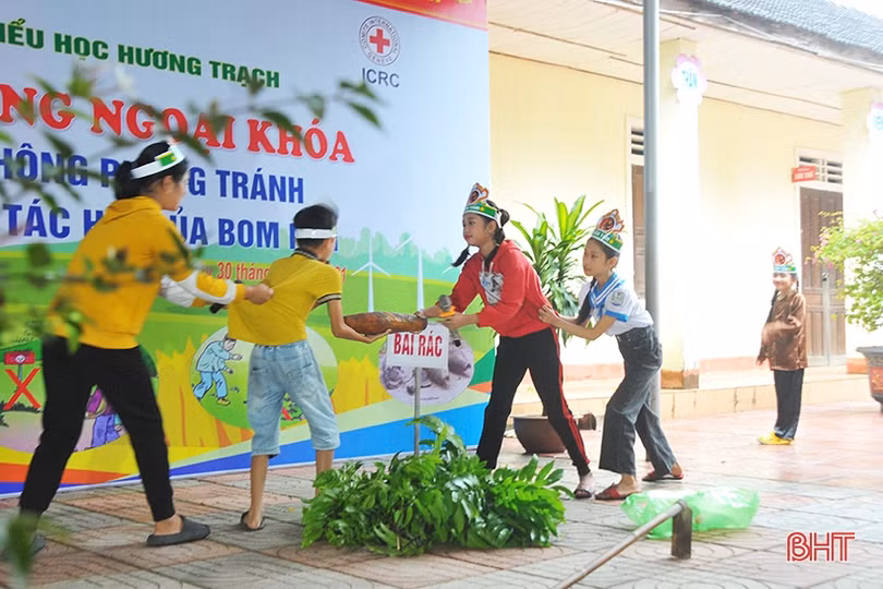 Học sinh Hương Khê thi tài phòng tránh tai nạn bom mìn