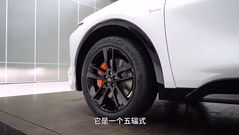 Cận cảnh Ford Evos 2021, SUV coupe khiến người Việt mê mẩn