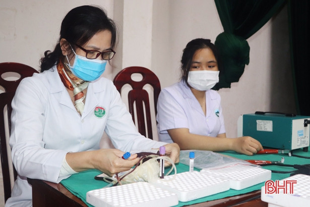 Cán bộ, đoàn viên ở Vũ Quang tham gia hiến máu tình nguyện