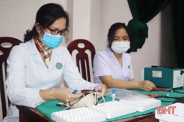 Cán bộ, đoàn viên ở Vũ Quang tham gia hiến máu tình nguyện