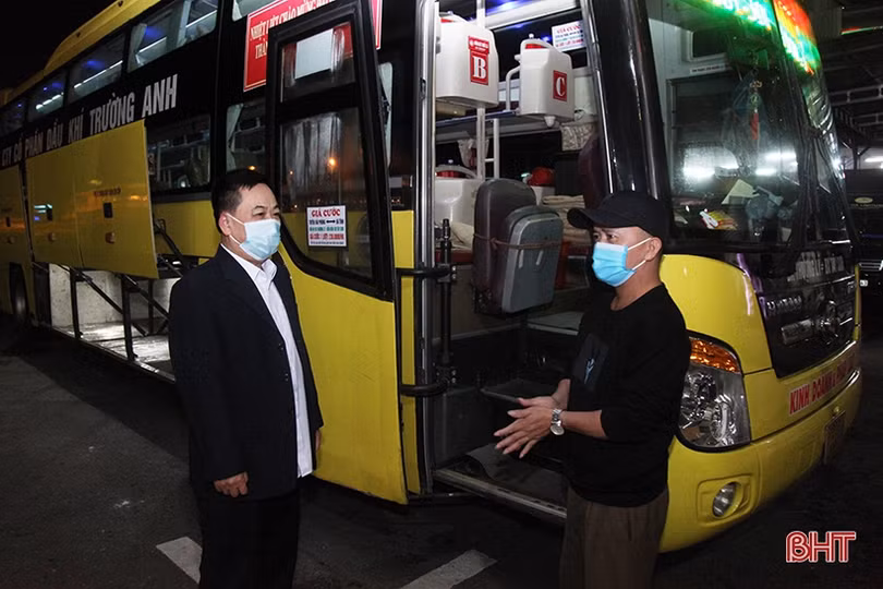 Hà Tĩnh: Bến xe đìu hiu, nhà xe bù lỗ chạy giữ tuyến