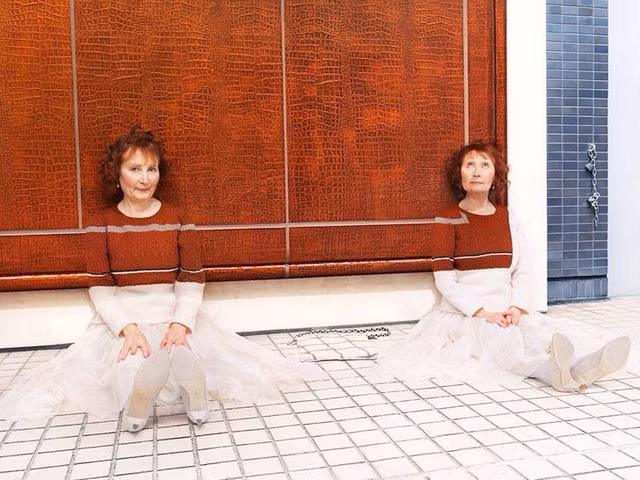 Chiêm ngưỡng bộ thiết kế độc, lạ khiến người mặc “biến mất”