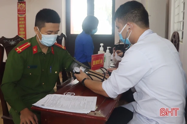 Cán bộ, đoàn viên ở Vũ Quang tham gia hiến máu tình nguyện