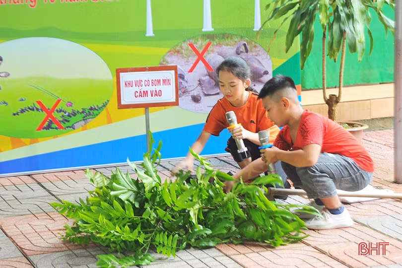 Học sinh Hương Khê thi tài phòng tránh tai nạn bom mìn