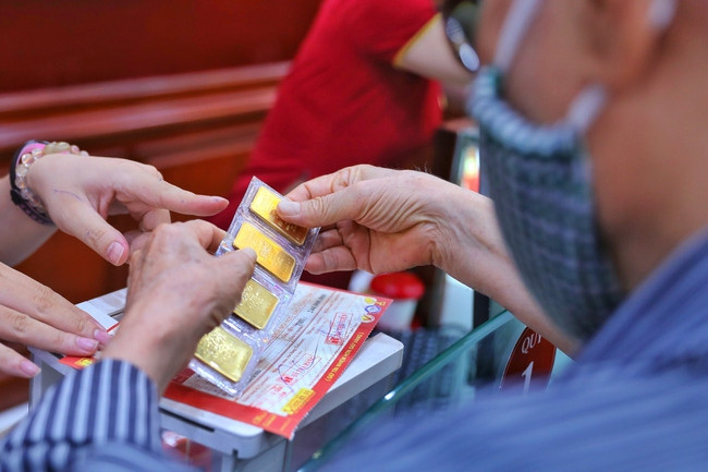 Giá vàng quay đầu giảm