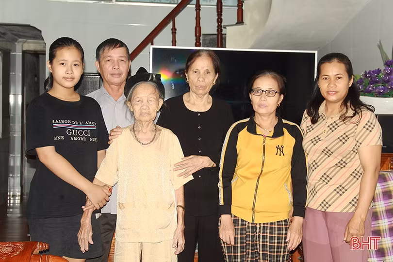 Cụ bà 109 tuổi ở Hà Tĩnh vẫn minh mẫn, tập thể dục hằng ngày