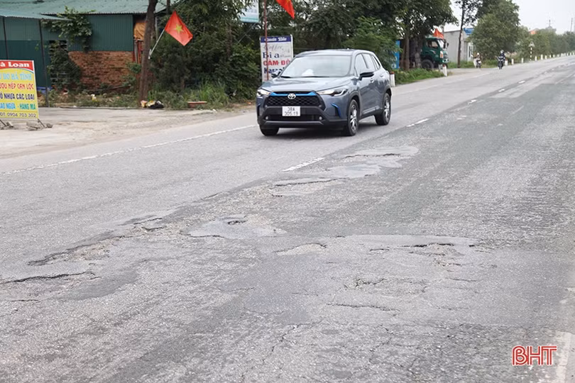 Hà Tĩnh: Quốc lộ 1 lại bong tróc, hằn lún, tiềm ẩn tai nạn giao thông