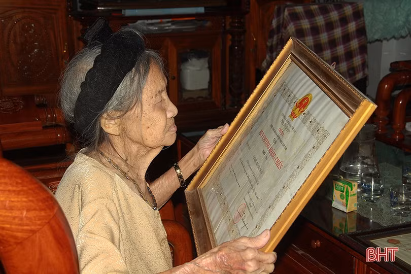 Cụ bà 109 tuổi ở Hà Tĩnh vẫn minh mẫn, tập thể dục hằng ngày