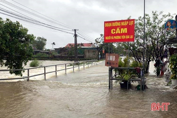 Mưa lớn, ngập quốc lộ 1 đoạn qua xã Kỳ Phong, huyện Kỳ Anh