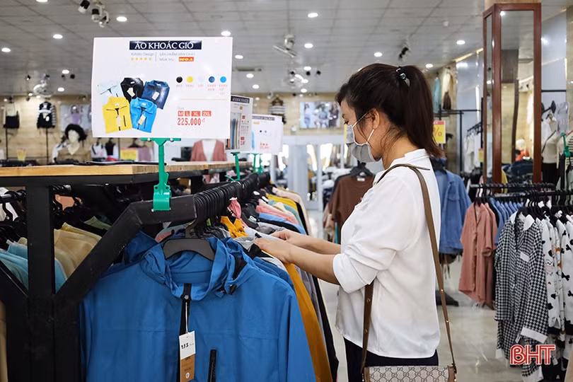 Linh hoạt thu hút khách ghé cửa hàng đồ thu đông