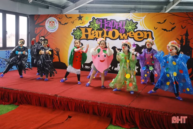 Lễ Halloween nhiều sắc màu của học sinh Hà Tĩnh