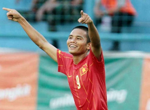 Chiến thắng này vừa giúp đội bóng của chúng ta lấy lại ngôi đầu, vừa giải tỏa tâm lý cho hàng công. Ảnh: An Nhơn.