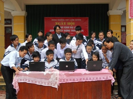 Đoàn trường THPT Cẩm Xuyên tổ chức bầu chọn cho Vịnh Hạ Long.