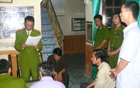 CSĐT tội phạm về TTXH (PC45) - Công an Hà Tĩnh khám xét nhà ở một đối tượng lừa đảo