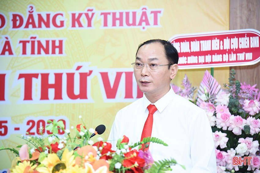 Deputy Secretary of the Provincial Party Committee Nguyen Thieu Quang requested the Party Committee of the Vietnam - Germany Technical College in Ha Tinh to focus on implementing breakthrough tasks, especially successfully building a bqbht_br_a5.jpg