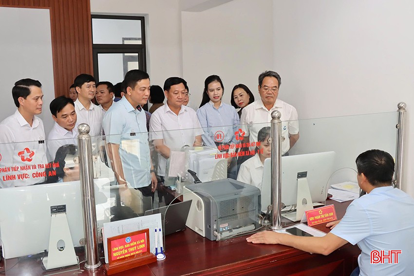 Xã Đức Thọ mới vận hành thử nghiệm thông suốt Trung tâm Phục vụ hành chính công. bqbht_br_4.jpg