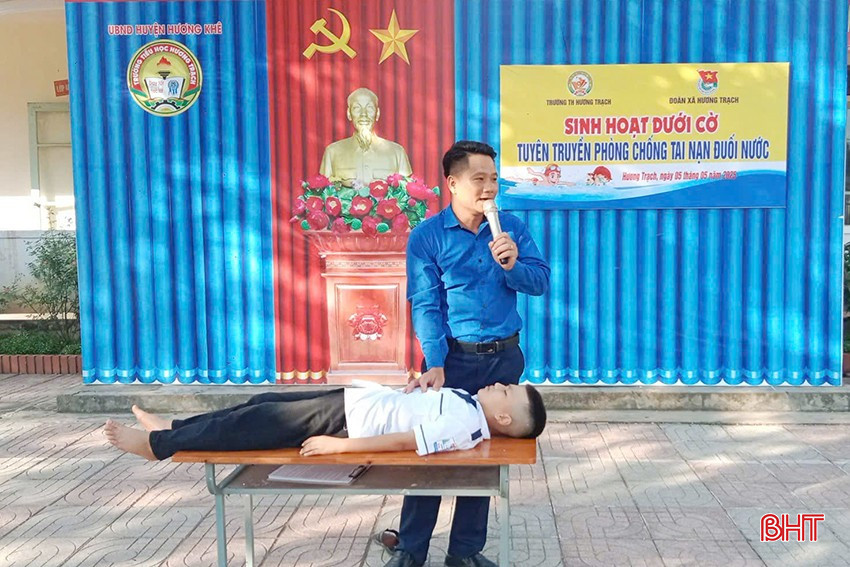 Tổ chức Đoàn thanh niên và các nhà trường phối hợp mở 33 lớp tuyên truyền, tập huấn kỹ năng phòng, chống đuối nước. bqbht_br_4.jpg