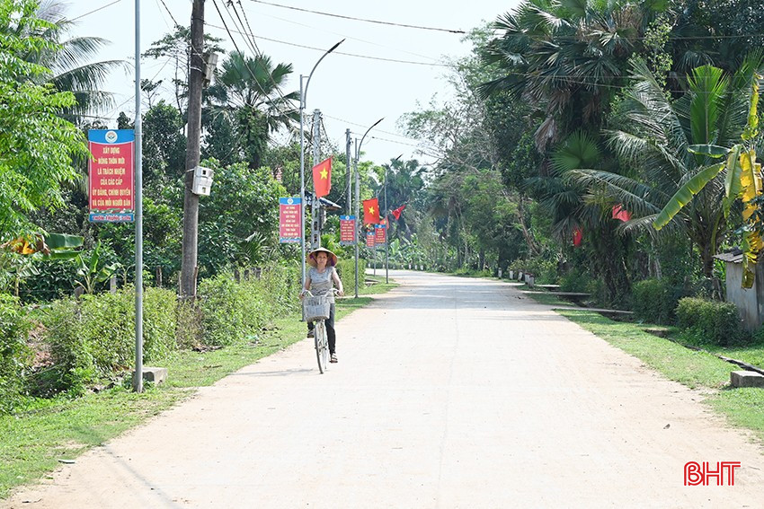 Trung Sơn đang tạo nên hình hài khu dân cư mẫu, bà con vượt khó vươn lên, nhiều gia đình khá giả. bqbht_br_2.jpg
