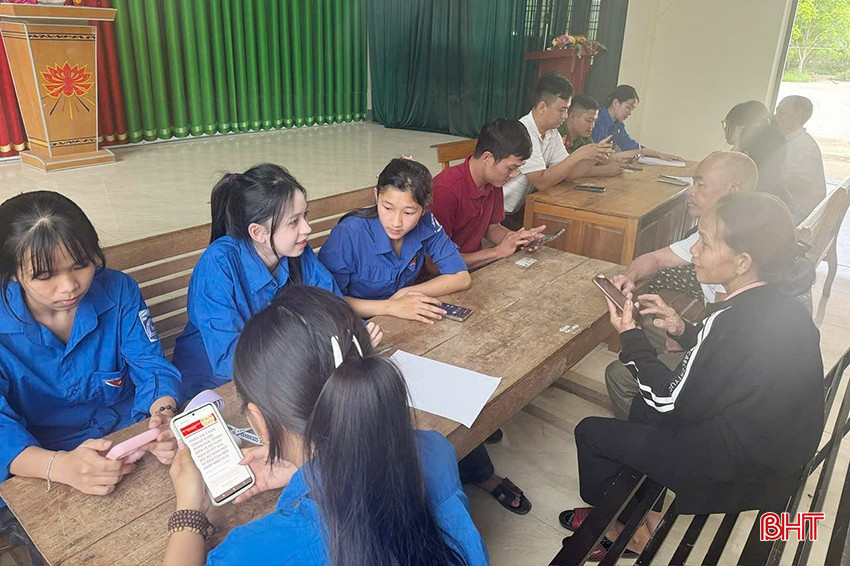 Thanh niên Hà Tĩnh hỗ trợ nâng cao năng lực số, phổ cập kiến thức và kỹ năng số cho người dân, đặc biệt là tại các địa bàn vùng sâu, vùng xa, địa bàn khó khăn. bqbht_br_3.jpg