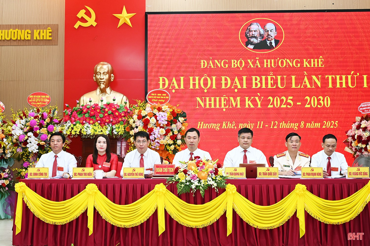 Đoàn chủ tịch điều hành đại hội. bqbht_br_5.jpg
