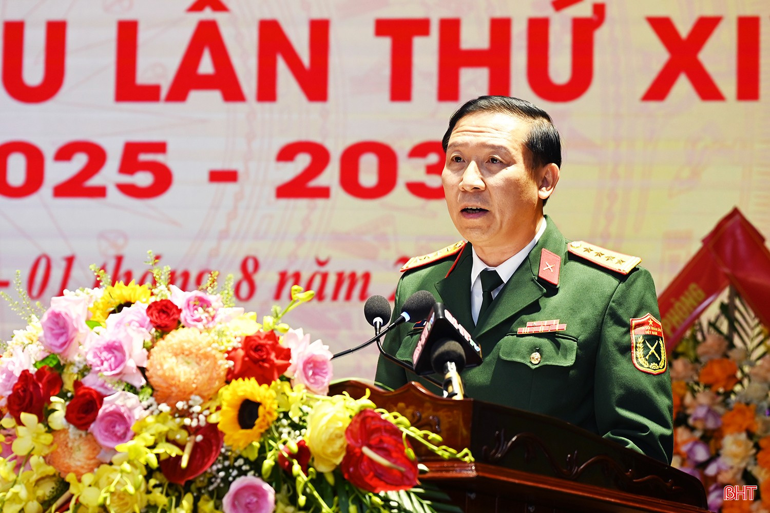 Đại tá Võ Quang Thiện - Phó Bí thư Đảng ủy, Chính ủy Bộ CHQS tỉnh báo cáo chính trị trình đại hội. bqbht_br_4.jpg