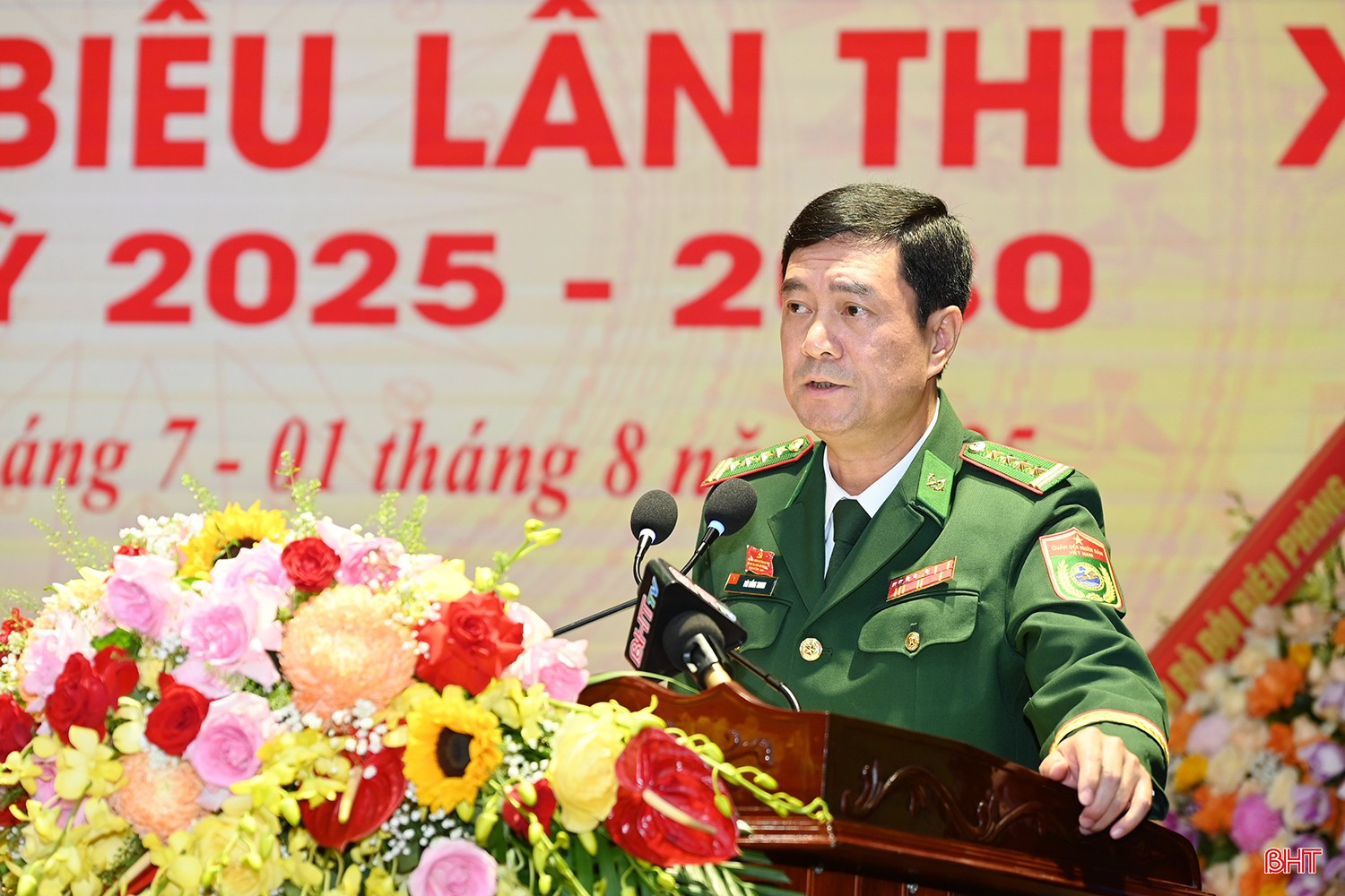 Đại tá Bùi Hồng Thanh - Phó Chỉ huy trưởng Bộ Chỉ huy Quân sự tỉnh, kiêm Chỉ huy trưởng Ban Chỉ huy Bộ đội Biên phòng tỉnh Hà Tĩnh điều hành thảo luận, kết luận phần đóng góp vào dự thảo các văn kiện Trung ương. bqbht_br_6-7485.jpg
