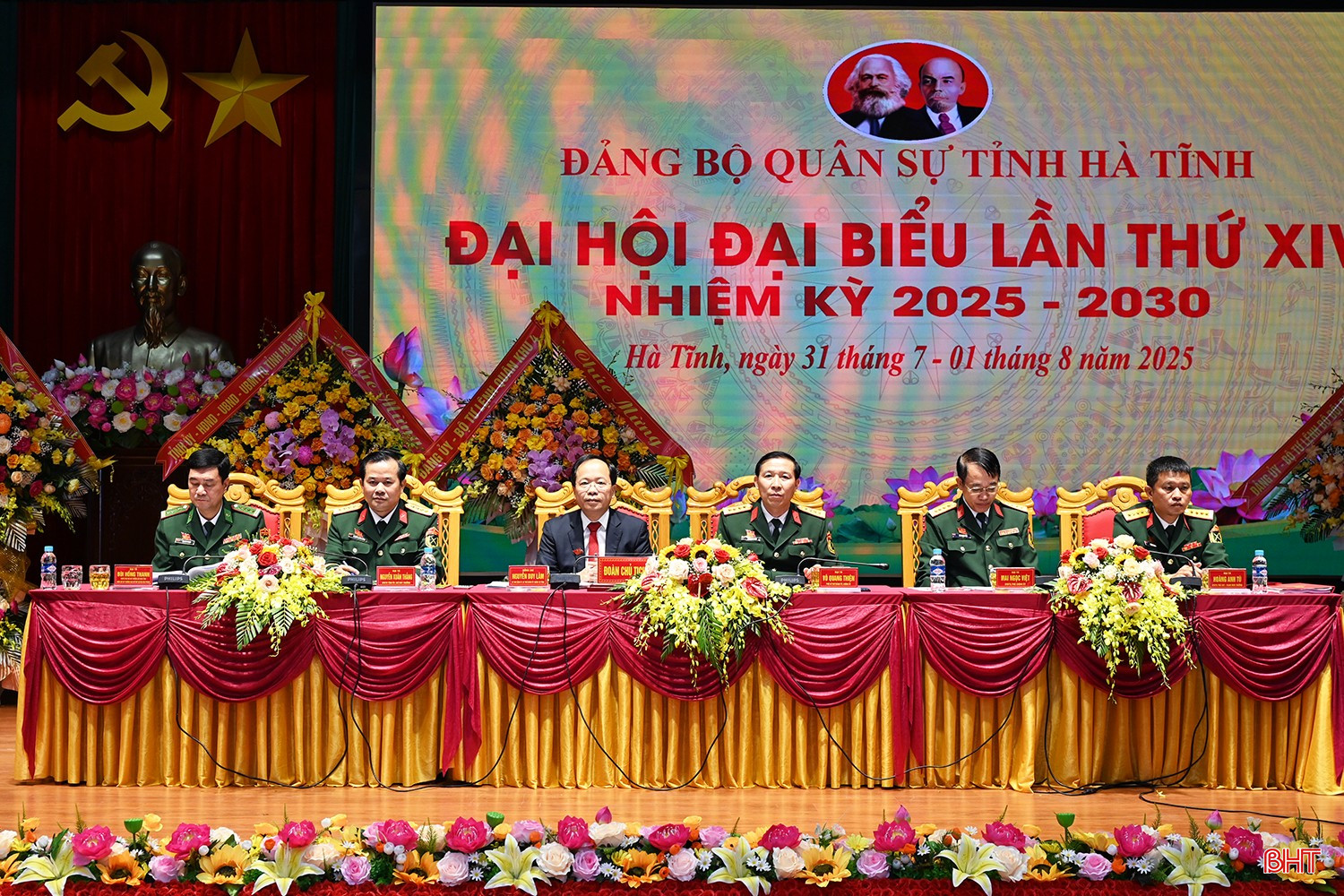Đoàn chủ tịch điều hành đại hội. bqbht_br_5.jpg