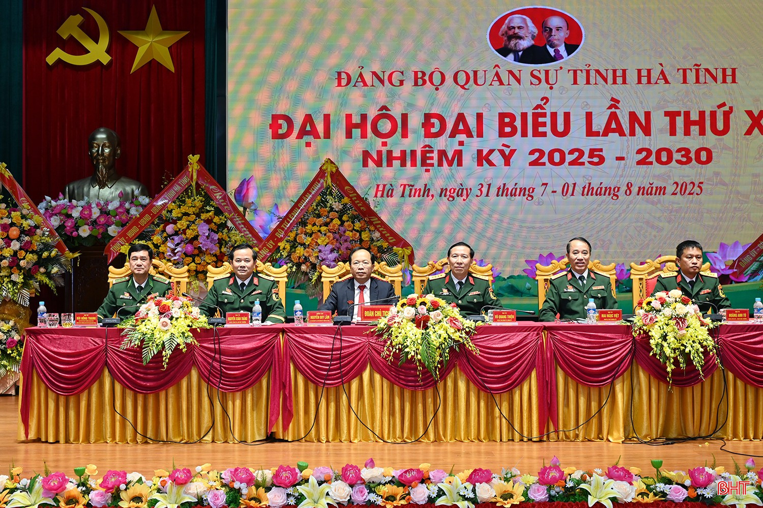Đoàn chủ tịch điều hành đại hội. bqbht_br_4-9210.jpg