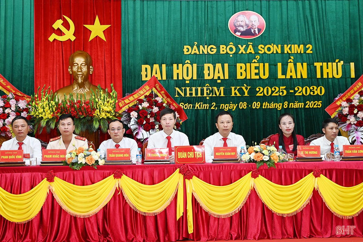 Đoàn chủ tịch điều hành đại hội. bqbht_br_1.jpg