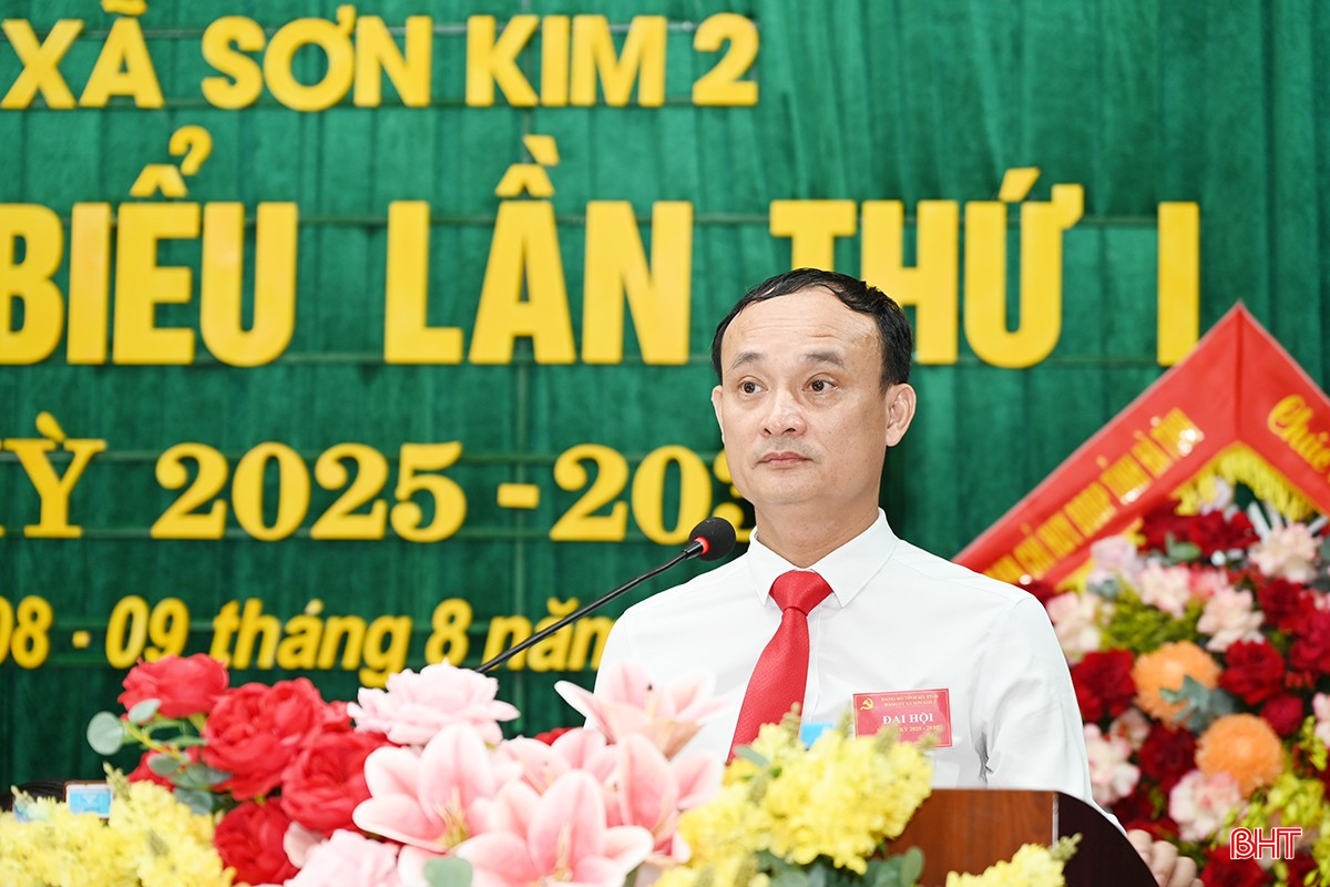 Chủ tịch UBND xã Sơn Kim 2 Trần Quang Hòa khai mạc đại hội. bqbht_br_5.jpg