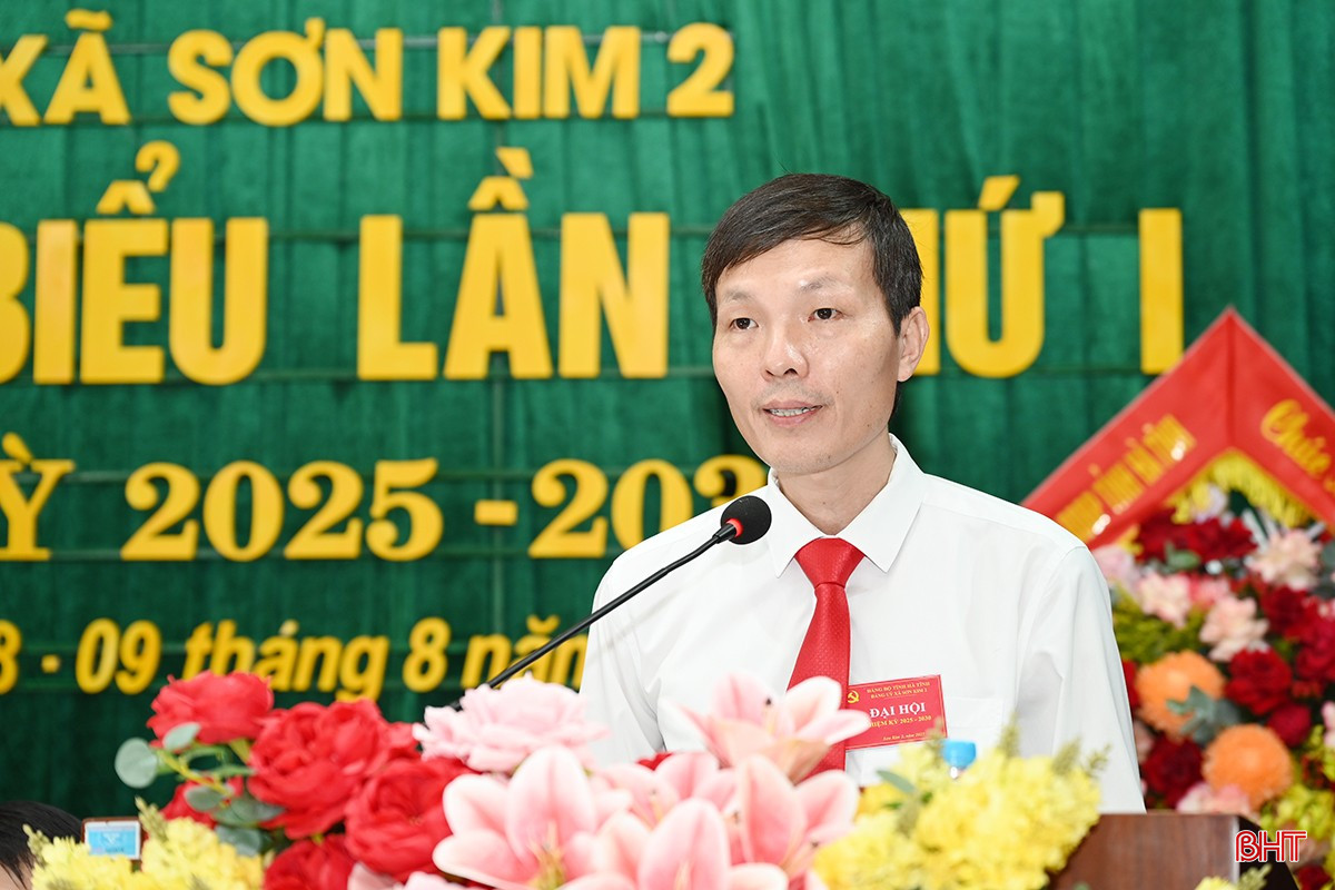 Bí thư Đảng ủy Sơn Kim 2 Lê Thành Nhân trình bày dự thảo báo cáo chính trị. bqbht_br_3.jpg