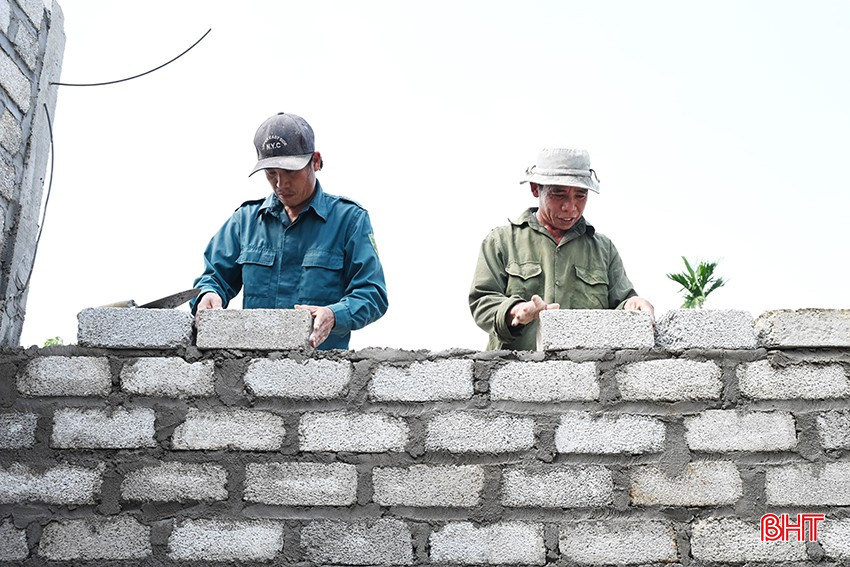 Trong đợt này, Hà Tĩnh sửa chữa, xây mới gần 2.300 ngôi nhà tạm, nhà dột nát. bqbht_br_3-840.jpg