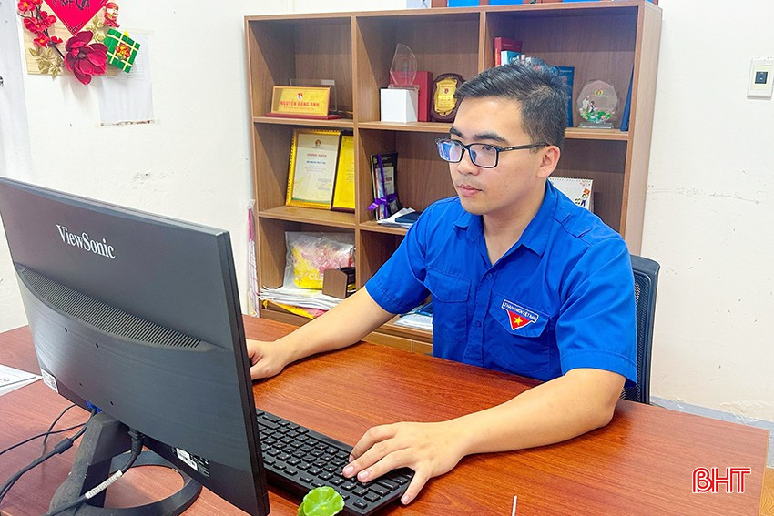 Trong công việc, anh Nguyễn Đăng Anh (Tỉnh đoàn Hà Tĩnh) thường sử dụng AI. bqbht_br_2.jpg