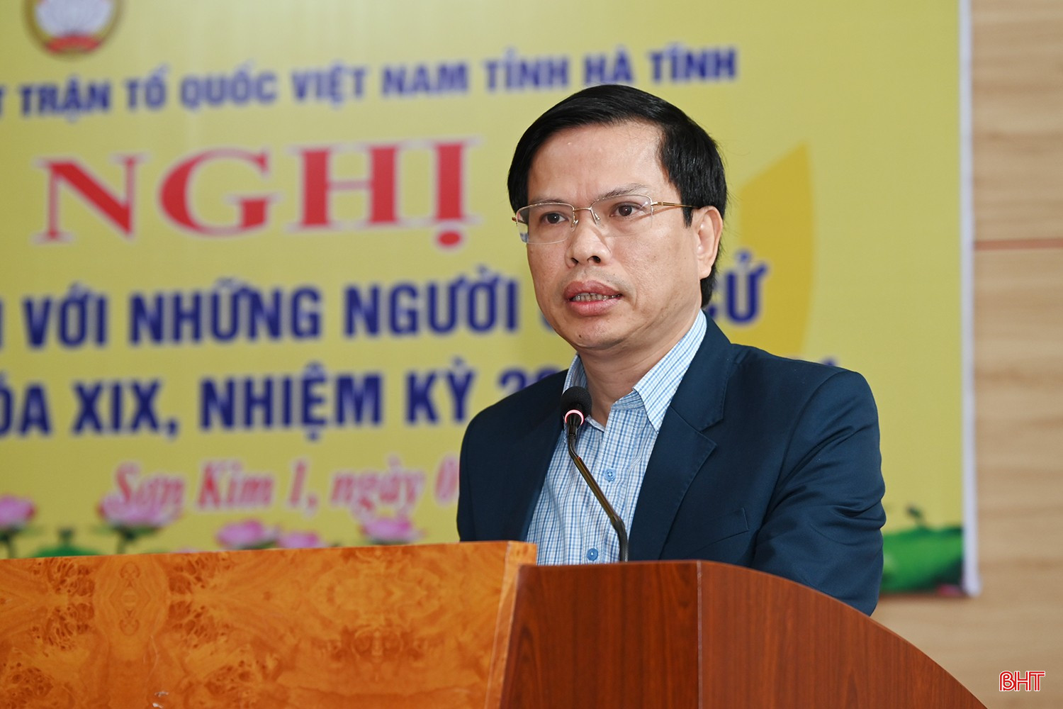 Ông Trần Bình Thân - Bí thư Đảng ủy, Chủ tịch HĐND xã Sơn Tiến trình bày chương trình hành động.