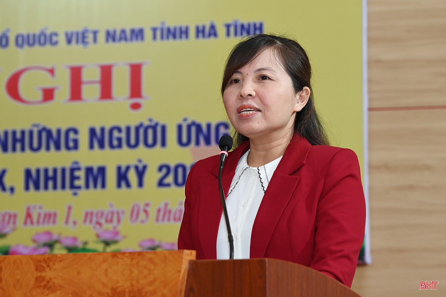 Bà Nguyễn Thị Mỹ Lệ - Ủy viên Ban Chấp hành Đảng bộ xã, Phó Chủ nhiệm Ủy ban Kiểm tra Đảng ủy xã Sơn Tiến trình bày chương trình hành động.