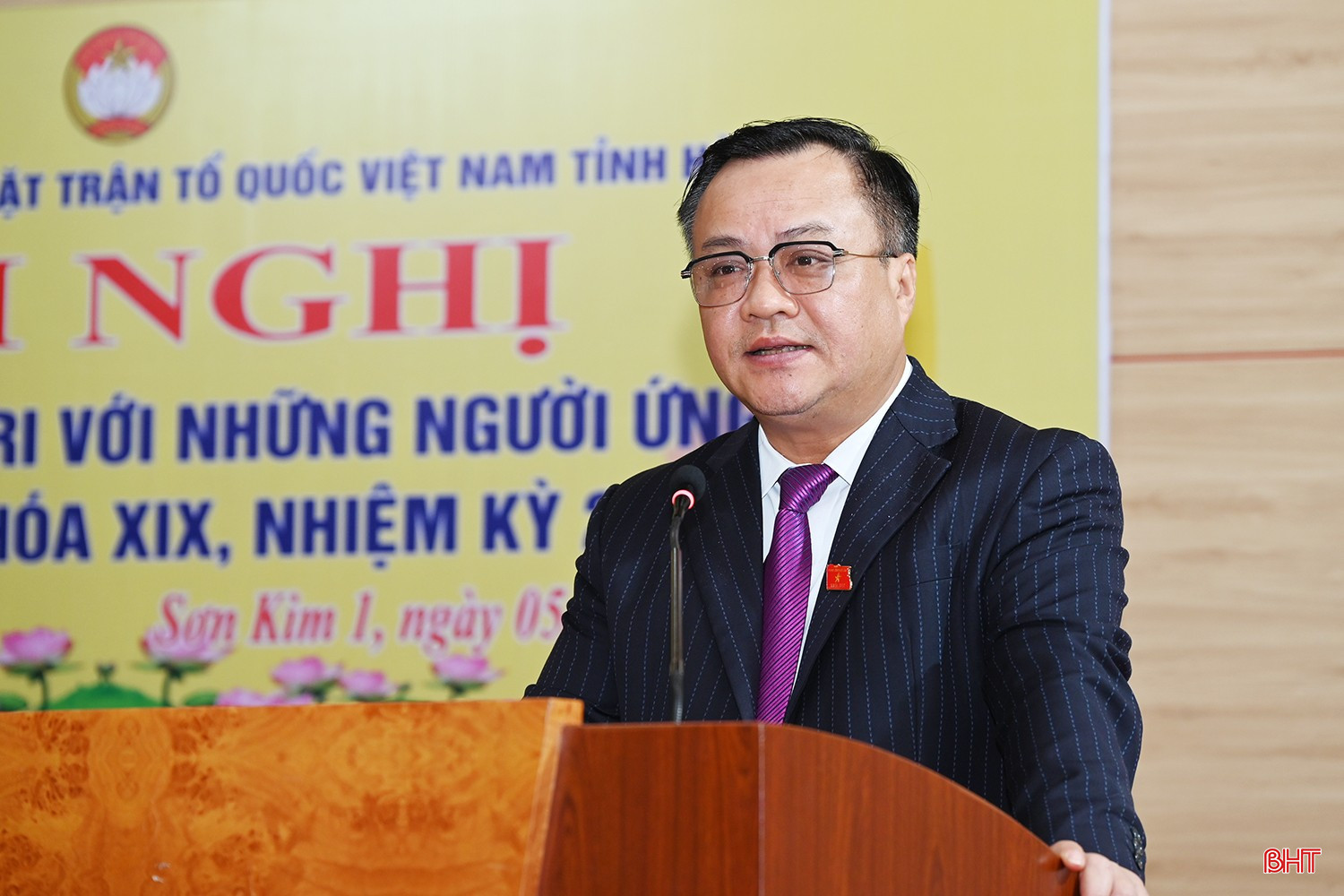 Ông Nguyễn Văn Tuấn - Phó Trưởng ban Kinh tế - Ngân sách HĐND tỉnh trình bày chương trình hành động.