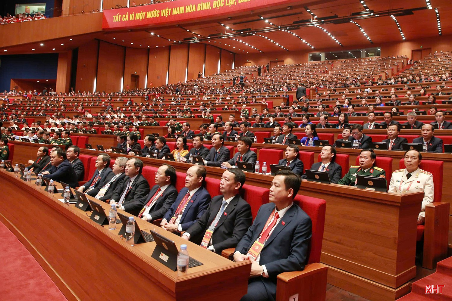 Đoàn đại biểu tỉnh Hà Tĩnh dự phiên khai mạc Đại hội XIV của Đảng.