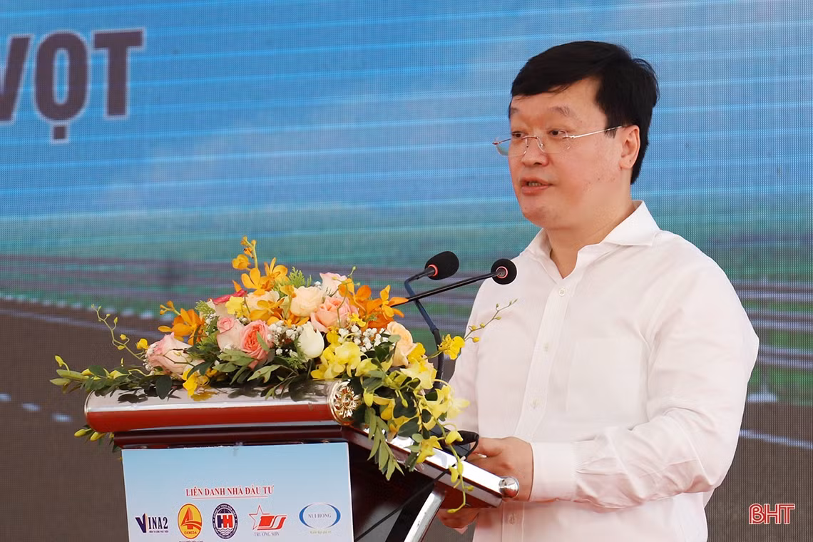 Khởi công dự án cao tốc Bắc - Nam đoạn Diễn Châu - Bãi Vọt