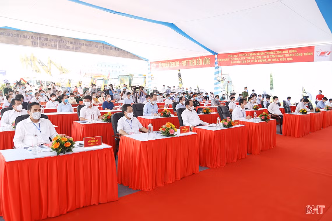 Khởi công dự án cao tốc Bắc - Nam đoạn Diễn Châu - Bãi Vọt