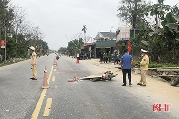 Xe đầu kéo va chạm xe máy ở Hương Sơn, một người tử vong
