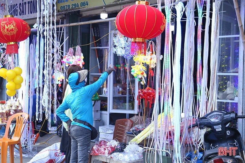 Tết cận kề, thị trường đồ trang trí ở Hà Tĩnh lại “hút” khách