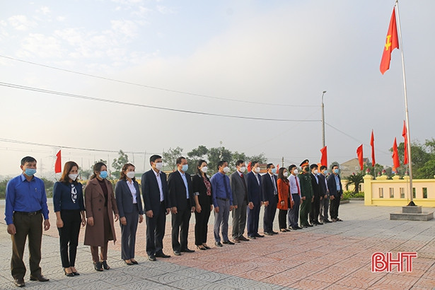 Lãnh đạo huyện Can Lộc dâng hương tại các địa chỉ đỏ, tri ân gia đình chính sách