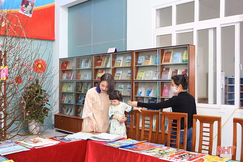 Hà Tĩnh trưng bày các ấn phẩm báo xuân và tư liệu về lịch sử Đảng