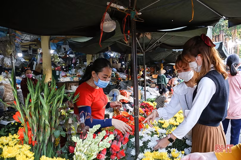 Người dân Hà Tĩnh sắm lễ cúng ông Công, ông Táo